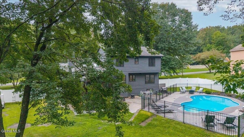 18 Orchard Park Drive, Clifton Park, NY, photo 5