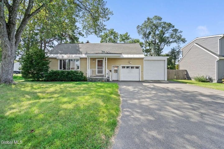 1039 Bill Road, Schenectady, NY