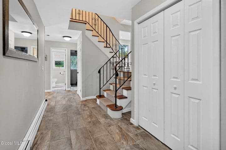9 Valente Drive, North Greenbush, NY, photo 2