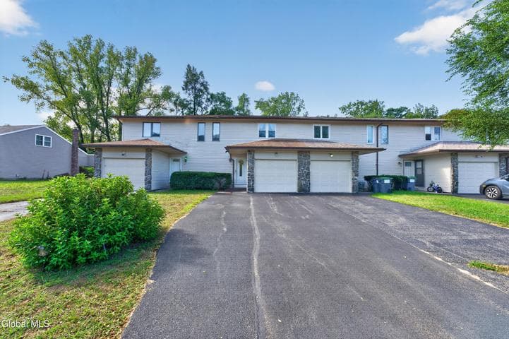 40 Velina Drive, Guilderland, NY, photo 1
