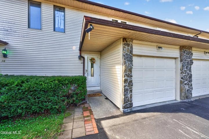 40 Velina Drive, Guilderland, NY, photo 3
