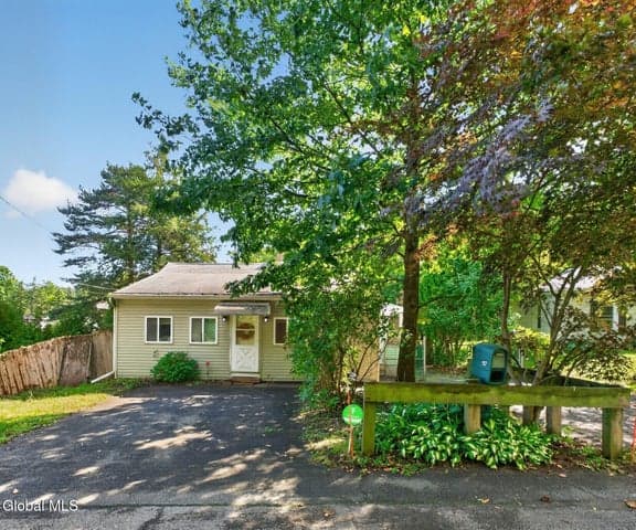 127 Dunsbach Ferry Road, Colonie, NY