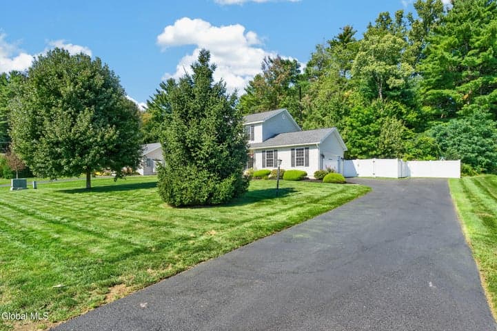 38 Kelly Lane, Halfmoon, NY, photo 5