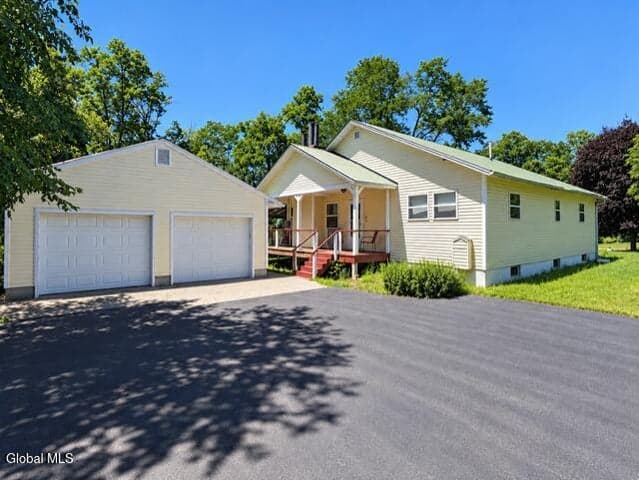 8 Breton Lane, Fort Edward, NY, photo 1