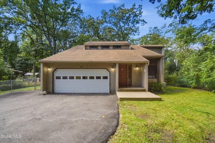 20 W Skyview Drive, Cohoes, NY