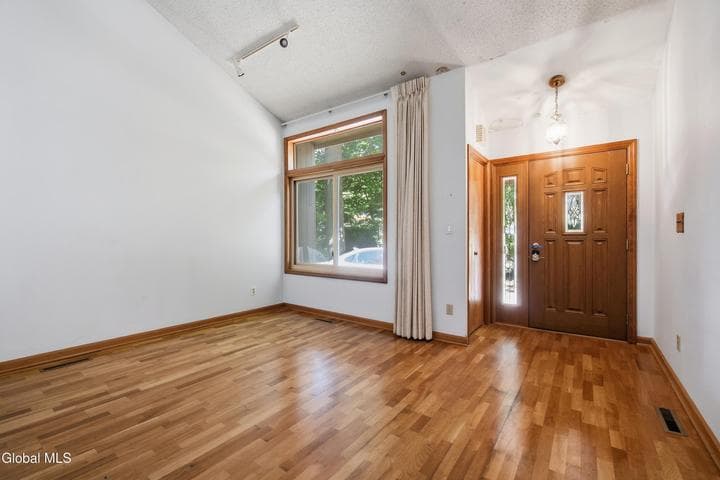 20 W Skyview Drive, Cohoes, NY, photo 4