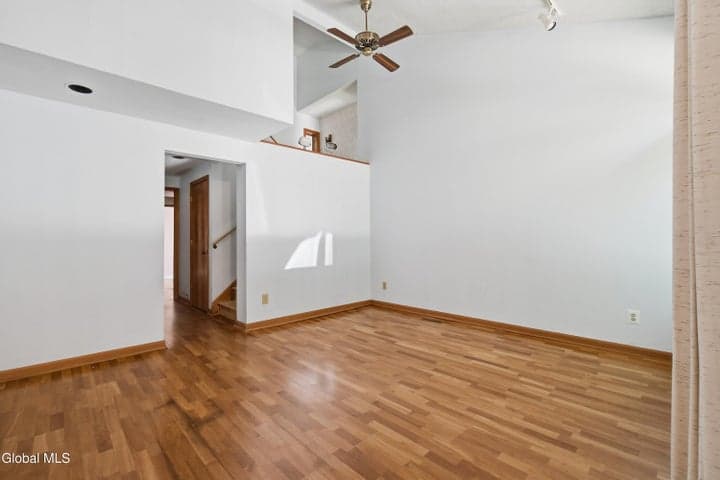 20 W Skyview Drive, Cohoes, NY, photo 5