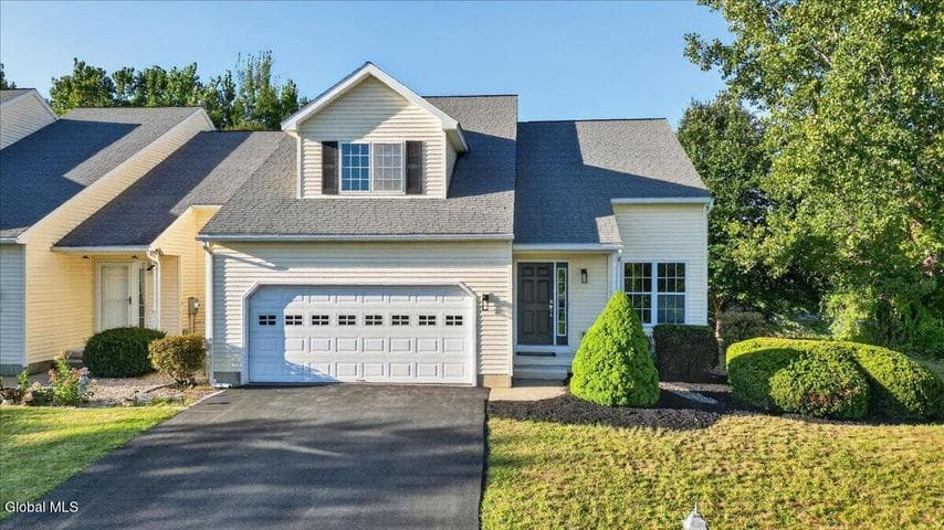 28C Pointe West Drive, Halfmoon, NY