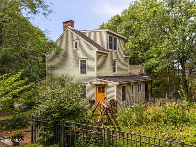 19 Linden Avenue, Troy, NY, photo 2