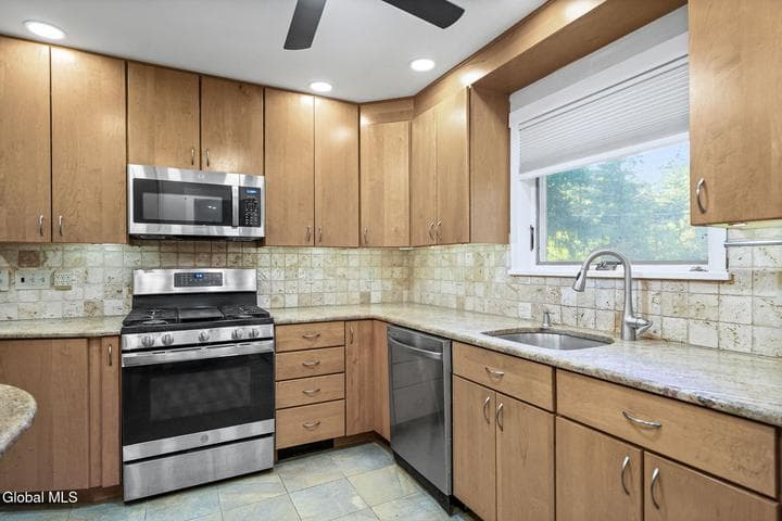 3 Linda Lane, Colonie, NY, photo 3