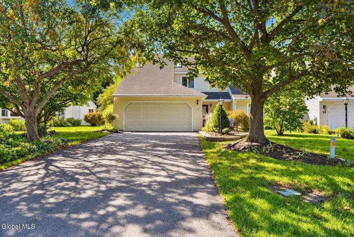 15 Constitution Drive, Glenmont, NY