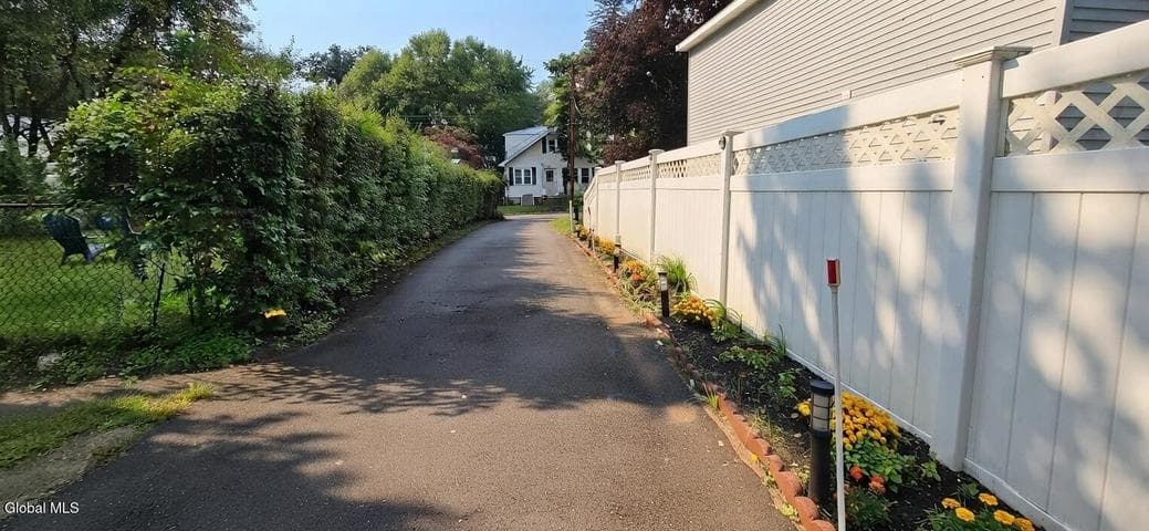 31 McNutt Avenue, Colonie, NY, photo 3