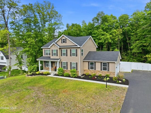 29 Stone Ridge Road, Wilton, NY