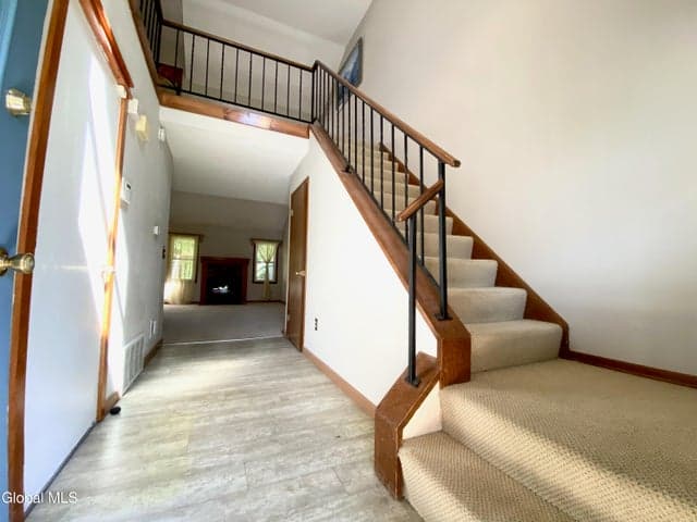 504 Townwood Drive, Guilderland, NY, photo 2