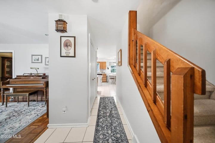 4008 Luigi Court, Guilderland, NY, photo 4