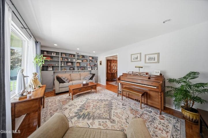 4008 Luigi Court, Guilderland, NY, photo 5