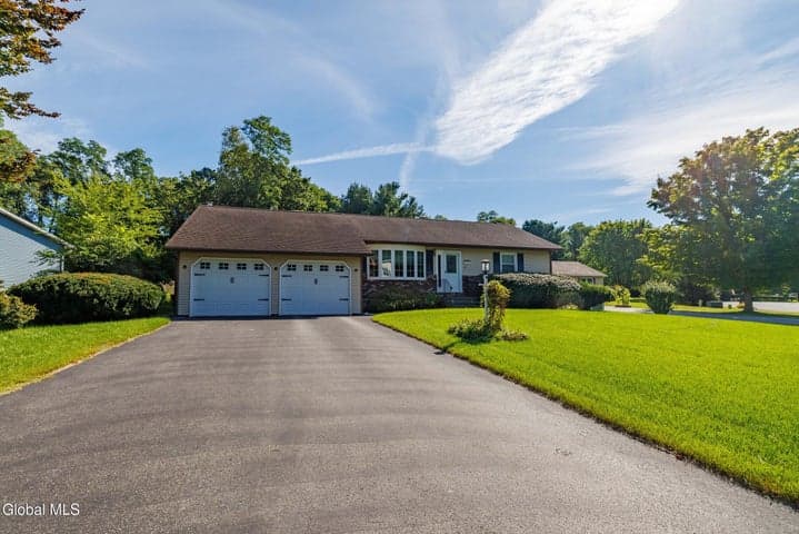 127 Sylvia Lane, Rotterdam, NY, photo 1