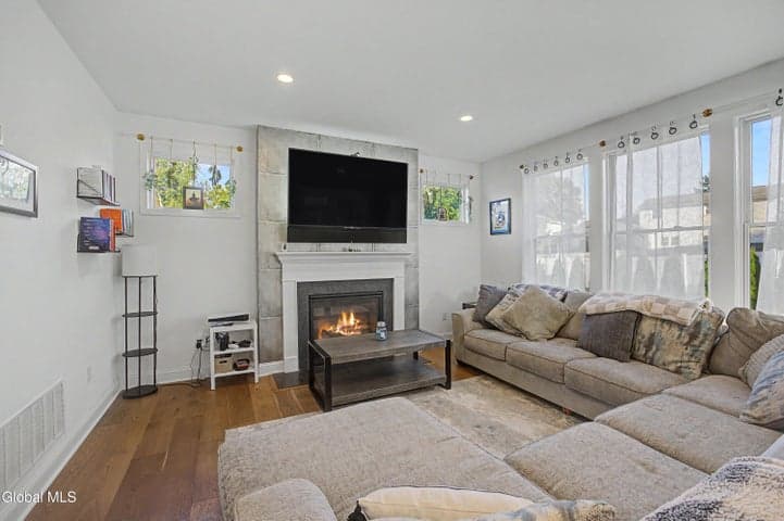 5 Victoria Court, Mechanicville, NY, photo 3
