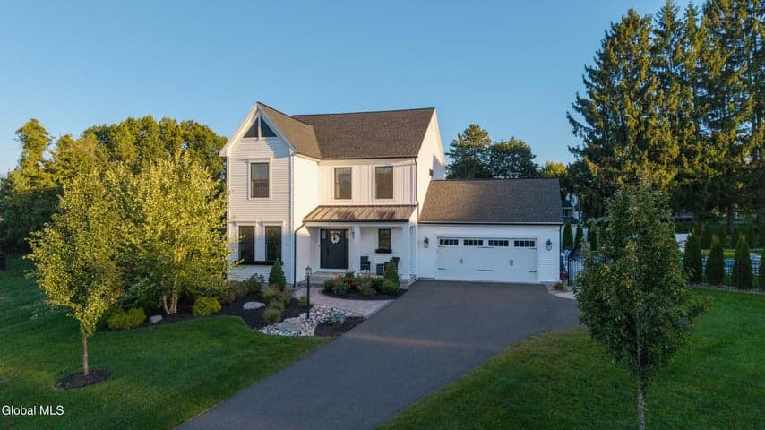 5 Victoria Court, Mechanicville, NY, photo 1
