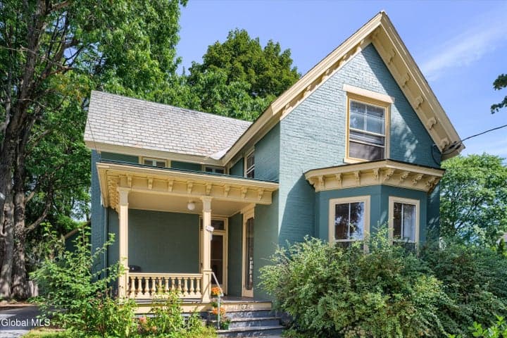 157 Spring Street, Saratoga Springs, NY, photo 2