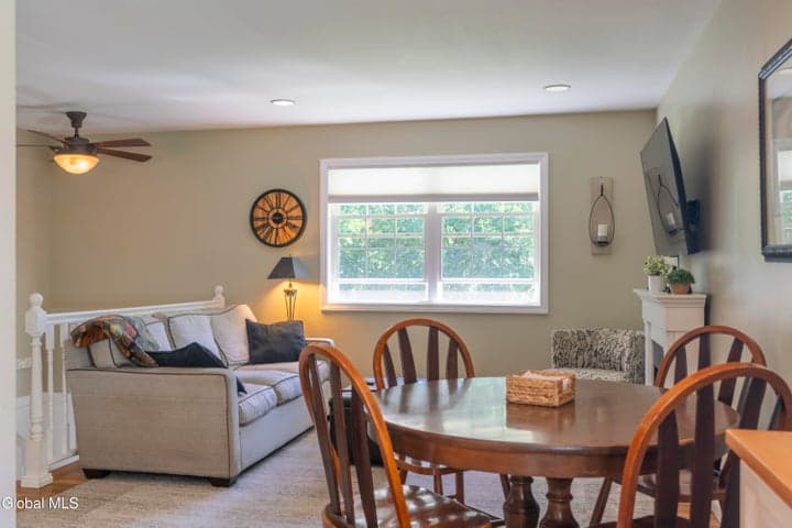 10 Deerleap Place, Saratoga Springs, NY, photo 3
