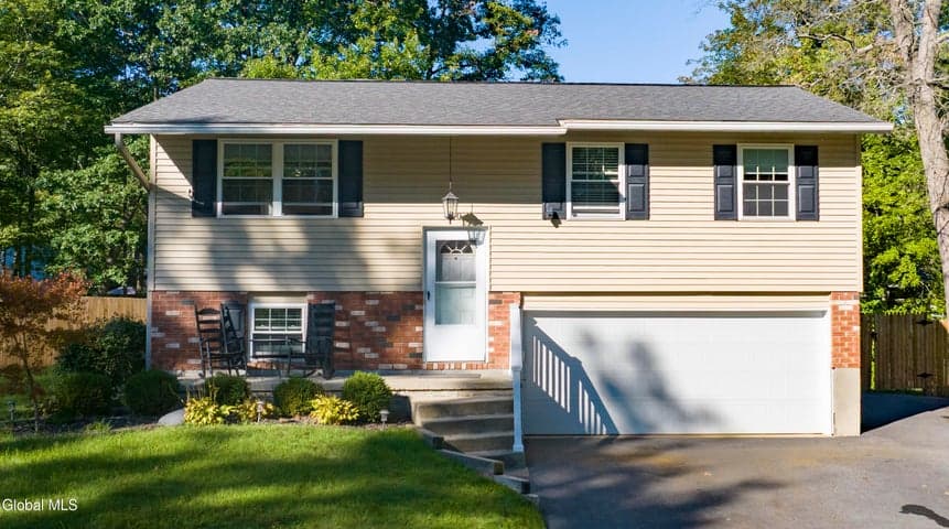 10 Deerleap Place, Saratoga Springs, NY