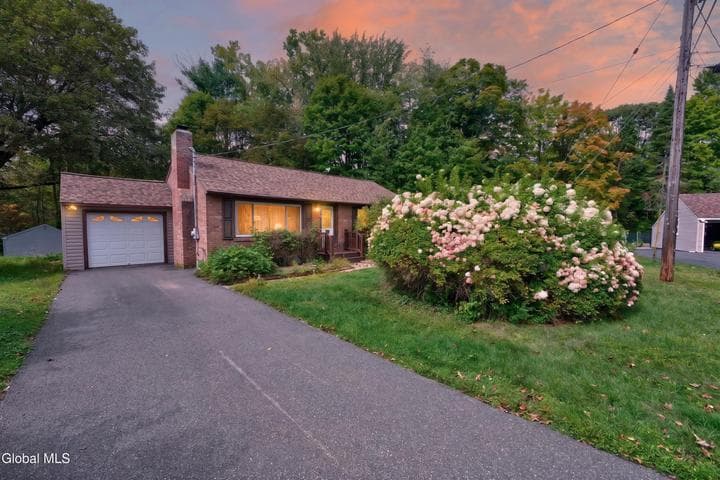 13 Sherwood Park Drive, Ballston, NY