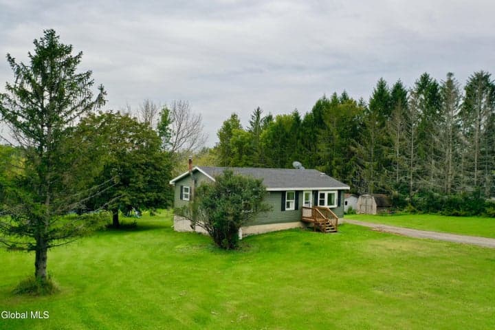 455 Middle Road, Knox, NY