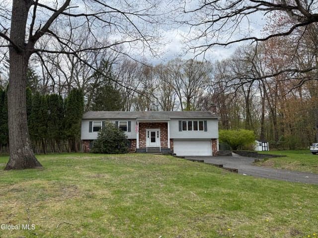 11 Acorn Avenue, Clifton Park, NY, photo 1