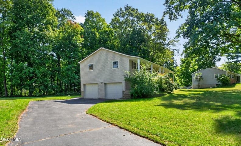 9 Meadow Valley Drive, Clifton Park, NY, photo 2