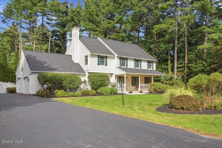 39 Algonquin Drive, Queensbury, NY