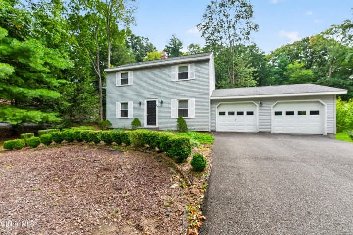 29 Barkwood Lane, Clifton Park, NY