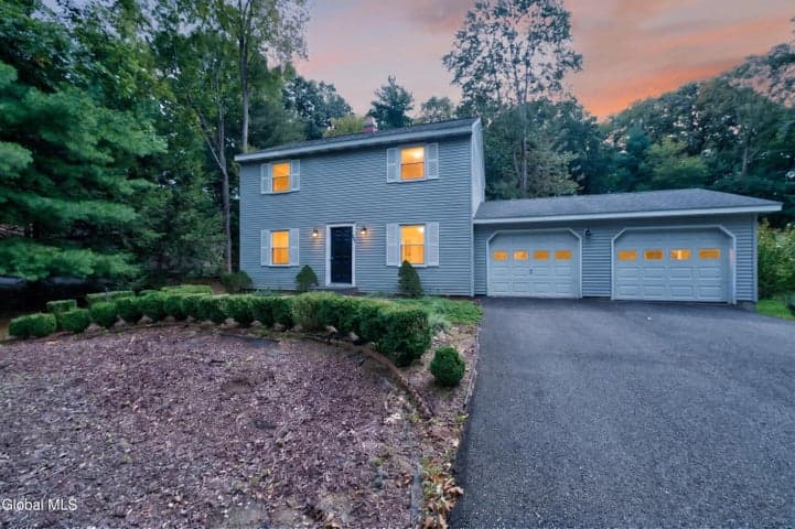29 Barkwood Lane, Clifton Park, NY, photo 2