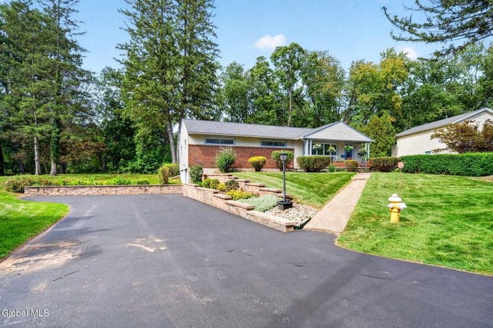 843 Warner Road, Niskayuna, NY, photo 2