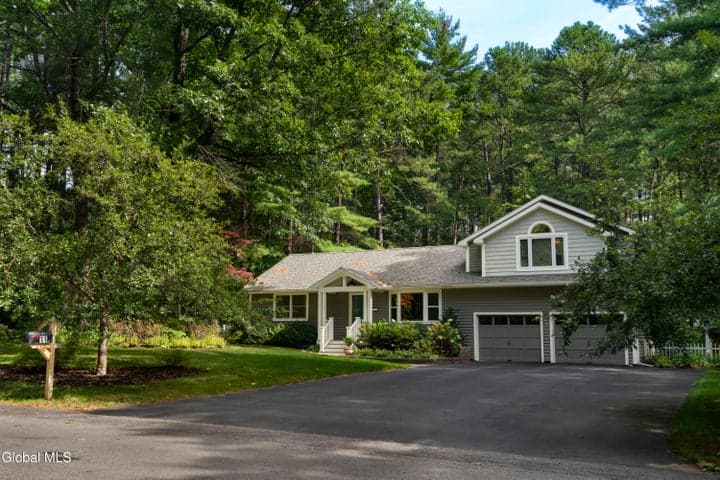 11 Hallak Drive, Ballston Spa, NY, photo 2