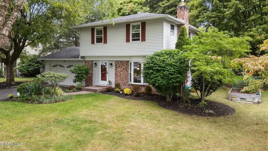 5 Haddington Lane, Delmar, NY, photo 2