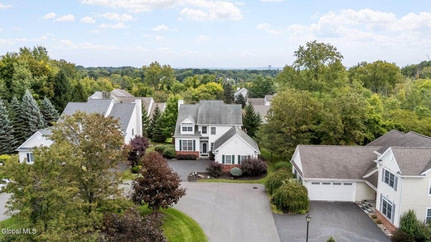 11 Whitman Common, Slingerlands, NY, photo 2