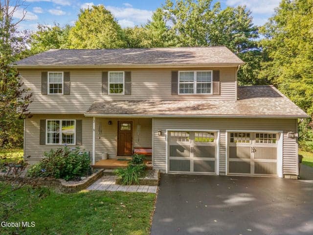 3 Pineridge Court, Greenfield, NY