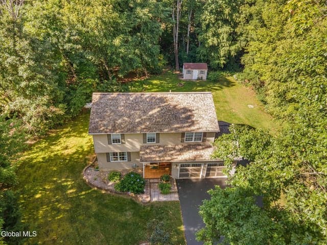 3 Pineridge Court, Greenfield, NY, photo 3