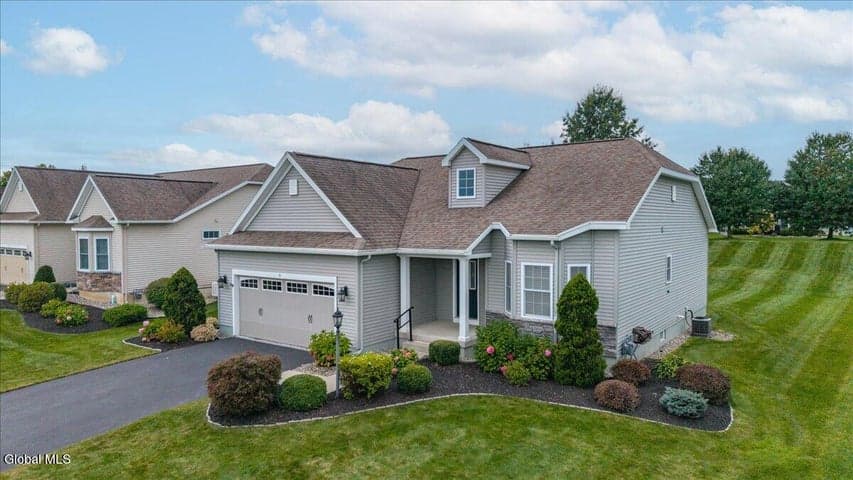 9 Glen Meadow Drive, Halfmoon, NY, photo 2