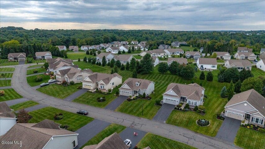 9 Glen Meadow Drive, Halfmoon, NY, photo 4