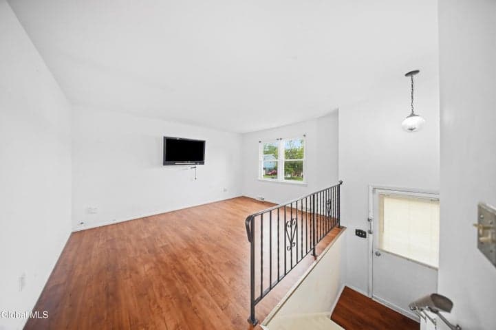 8 Denise Court, Rensselaer, NY, photo 3