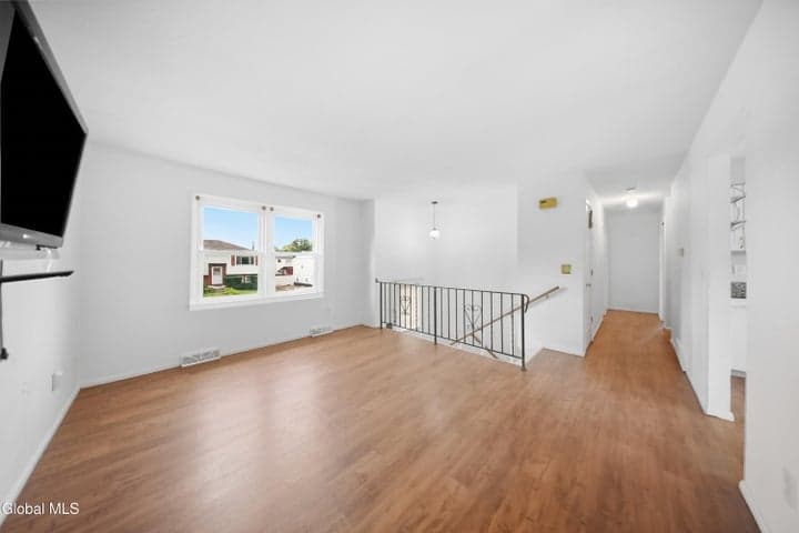 8 Denise Court, Rensselaer, NY, photo 4