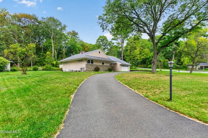 887 Morgan Avenue, Niskayuna, NY, photo 2