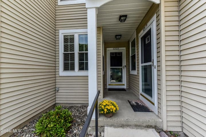 5209 Forest Point Drive, Clifton Park, NY, photo 3