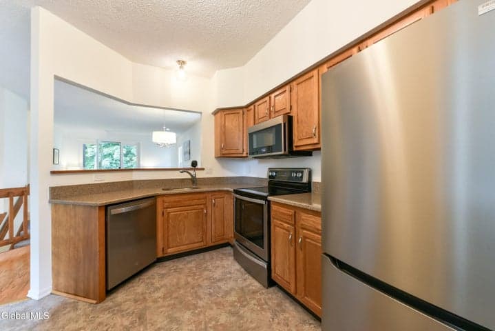 5209 Forest Point Drive, Clifton Park, NY, photo 5