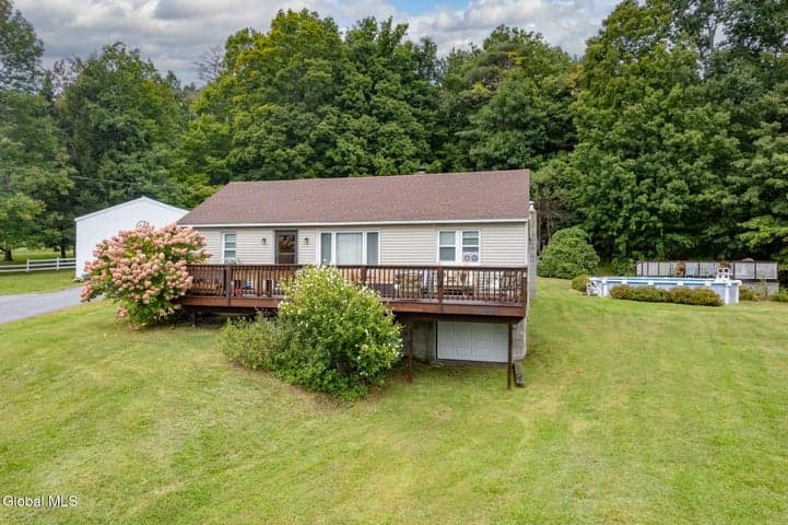 392 W State St Extension, Johnstown, NY, photo 2