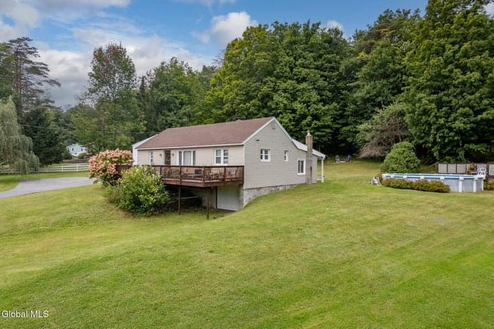 392 W State St Extension, Johnstown, NY, photo 3