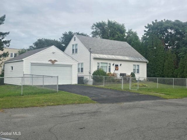 31 Breslin Avenue, Cohoes, NY, photo 2