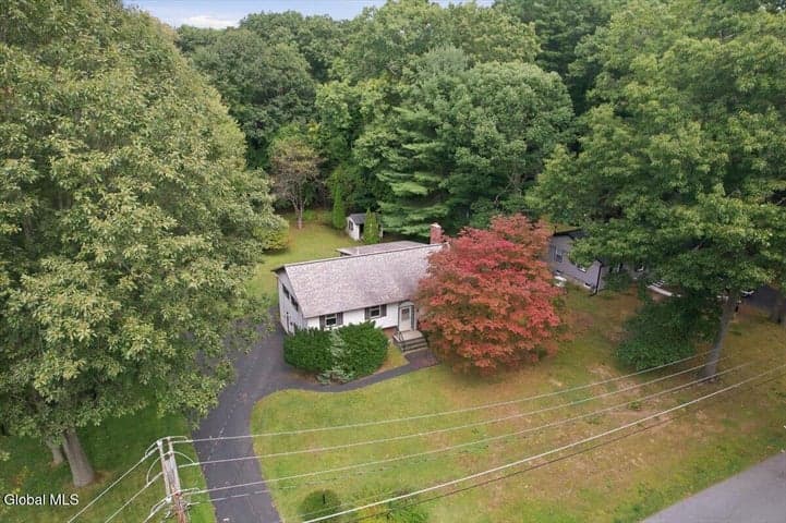 20 Linden Court, Clifton Park, NY, photo 3